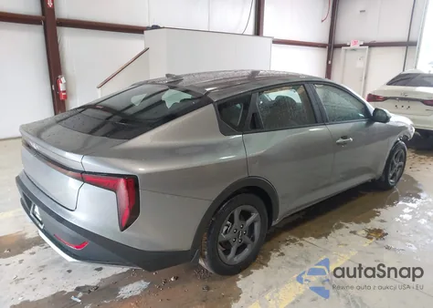 2025 Kia K4 Lxs z USA, uszkodzony, nr VIN 3KPFT4DE4SE118822